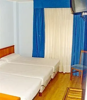 Express Covadonga فندق 2*